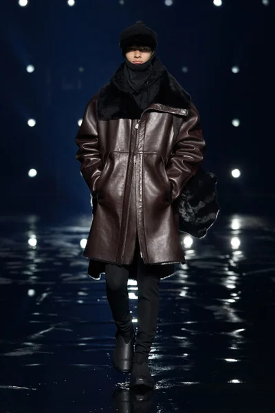 Look 25